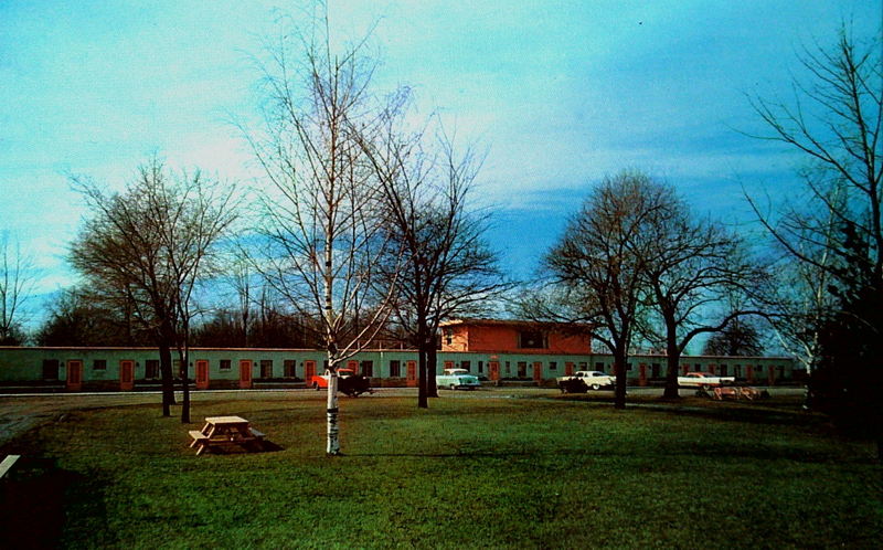 Biltmore Motel (Tourist Haven Motel) - Old Postcard (newer photo)